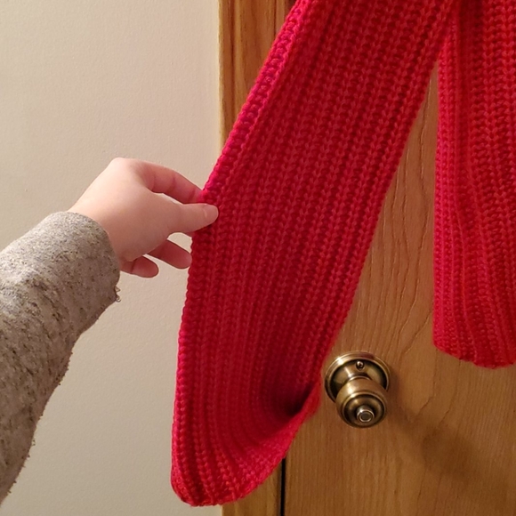 🎉Host Pick!❣BB DAKOTA LOVE ACTUALLY SWEATER - Picture 7 of 9